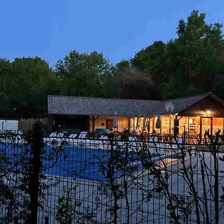 Camping Tente Confortable - 4 Pers. - Api-1-52-2628 Concourson-sur-Layon